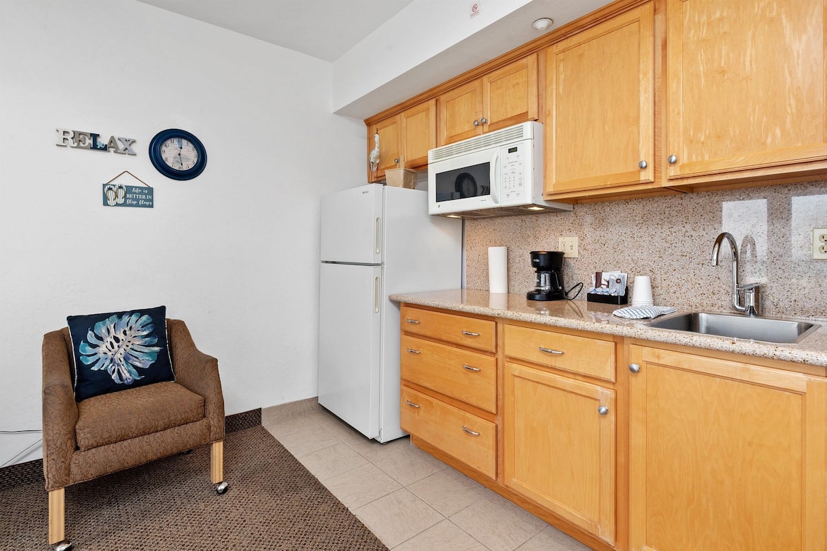 307 - the lookout | private kitchen | microwave, coffee/tea maker, toaster