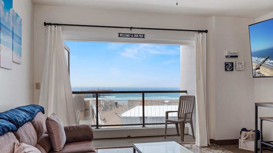 Beach House Inn & Suites