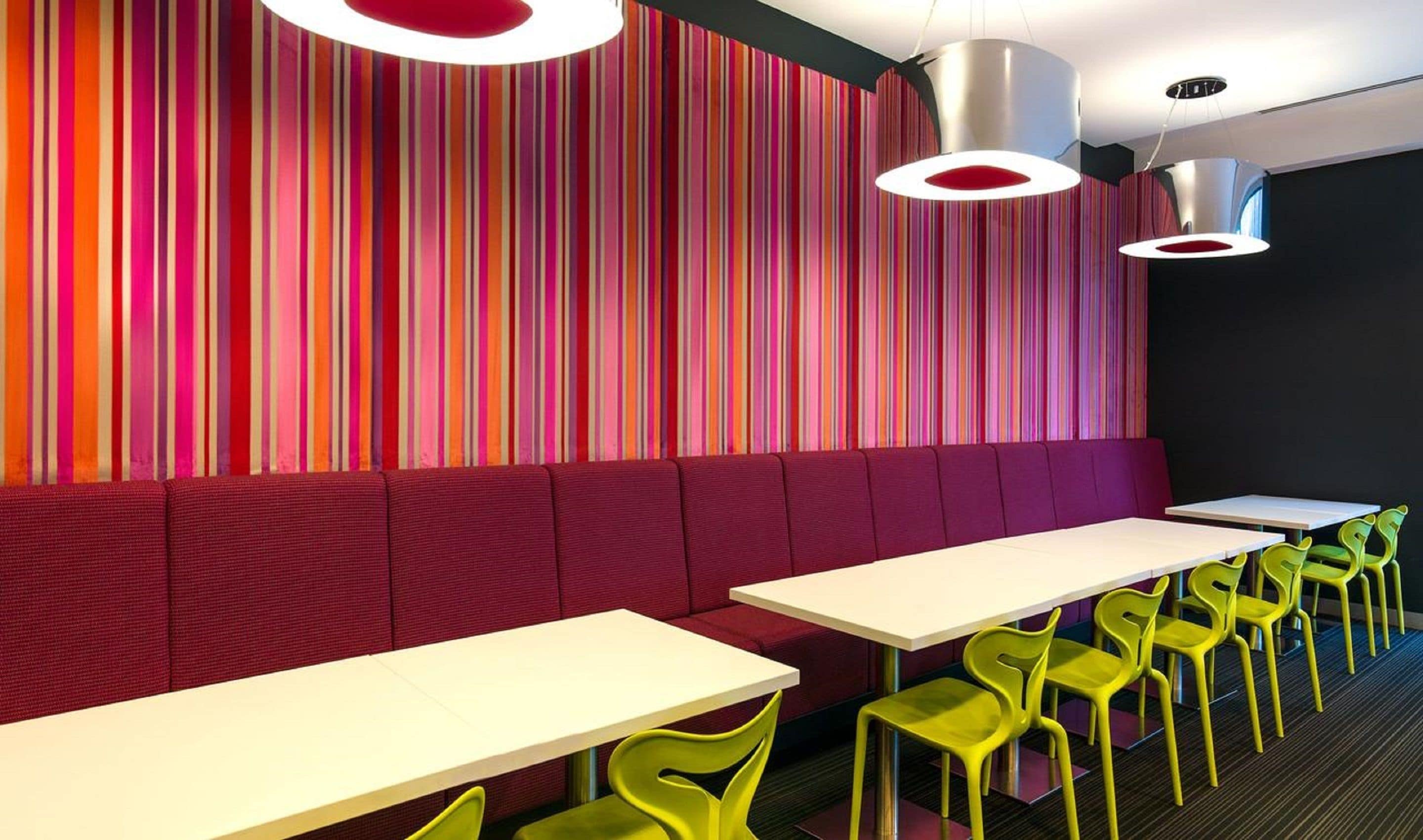 بوفيه فطور يوميًا بتكلفة قدرها (25.00 AUD للشخص)