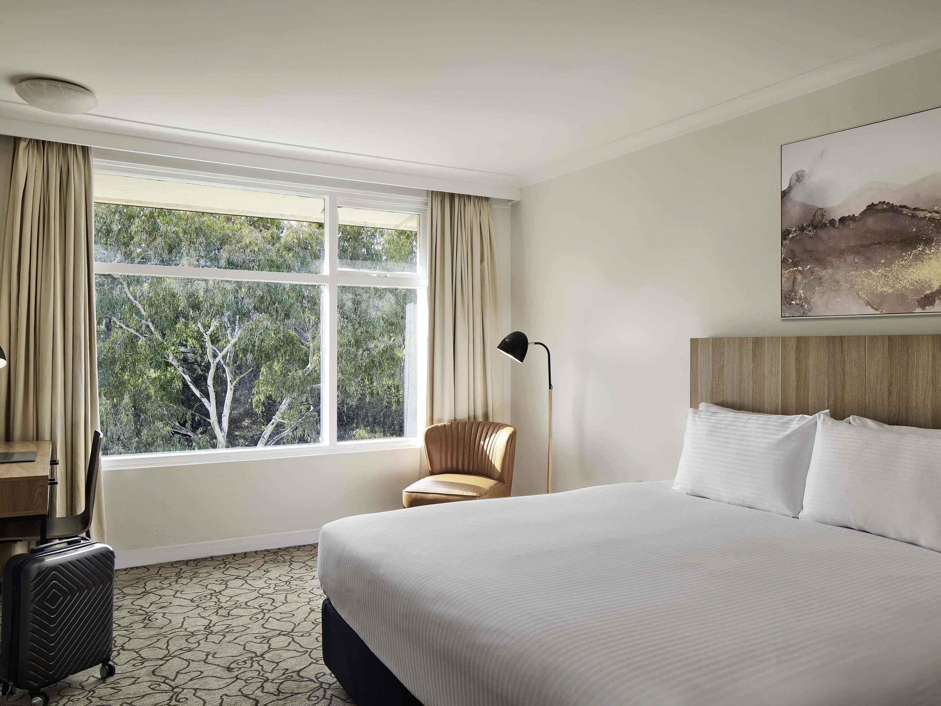 Superior Room, 1 King Bed (King) | Minibar, in-room safe, desk, laptop workspace