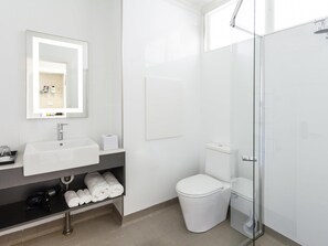 Superior Room, 1 King Bed (King) | Minibar, in-room safe, desk, laptop workspace - ibis Styles Tamworth (West Tamworth)