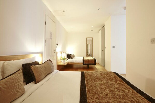 Family Apartment | 1 bedroom, iron/ironing board, free cribs/infant beds, rollaway beds - Go Native London Bridge (London)