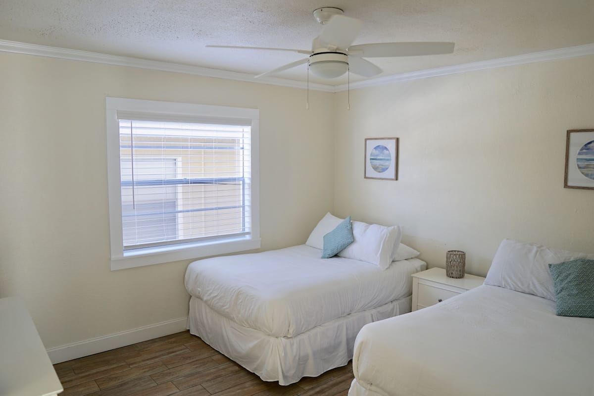 Suite, 1 camera da letto (Gulf Side) | 1 camera, ferro/asse da stiro, lenzuola