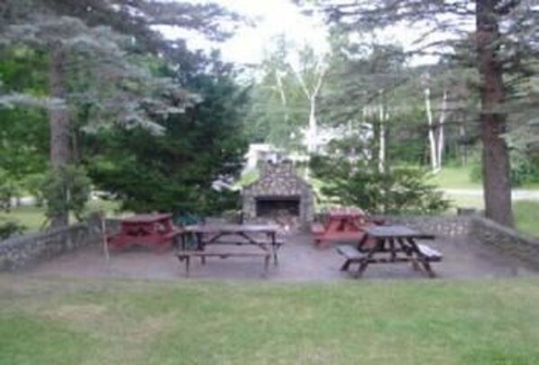 Property grounds - Patio Motor Court (Twin Mountain)