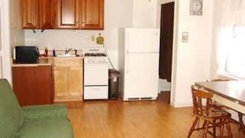Room, Multiple Beds | Private kitchen | Fridge, microwave, stovetop, coffee/tea maker