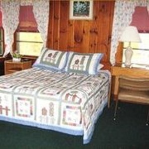 Standard Cabin, 1 Queen Bed, Non Smoking | Desk, free WiFi, alarm clocks