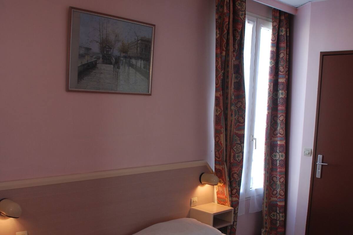 Classic Double Room | WiFi (free), bed sheets