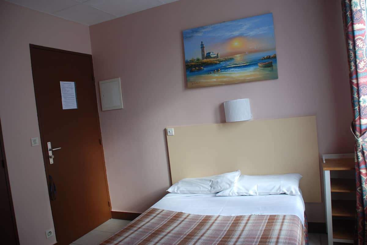 Single Room | WiFi (free), bed sheets
