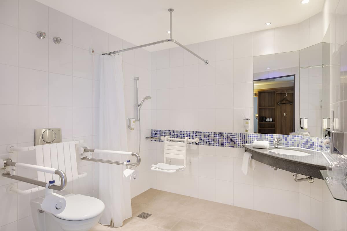 1 bedroom, premium bedding, desk, blackout curtains