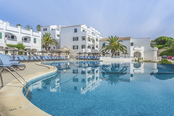 Outdoor pool, pool loungers