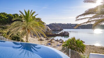 En la playa, arena blanca