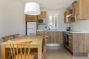 Apartment, 2 Bedrooms | Private kitchen