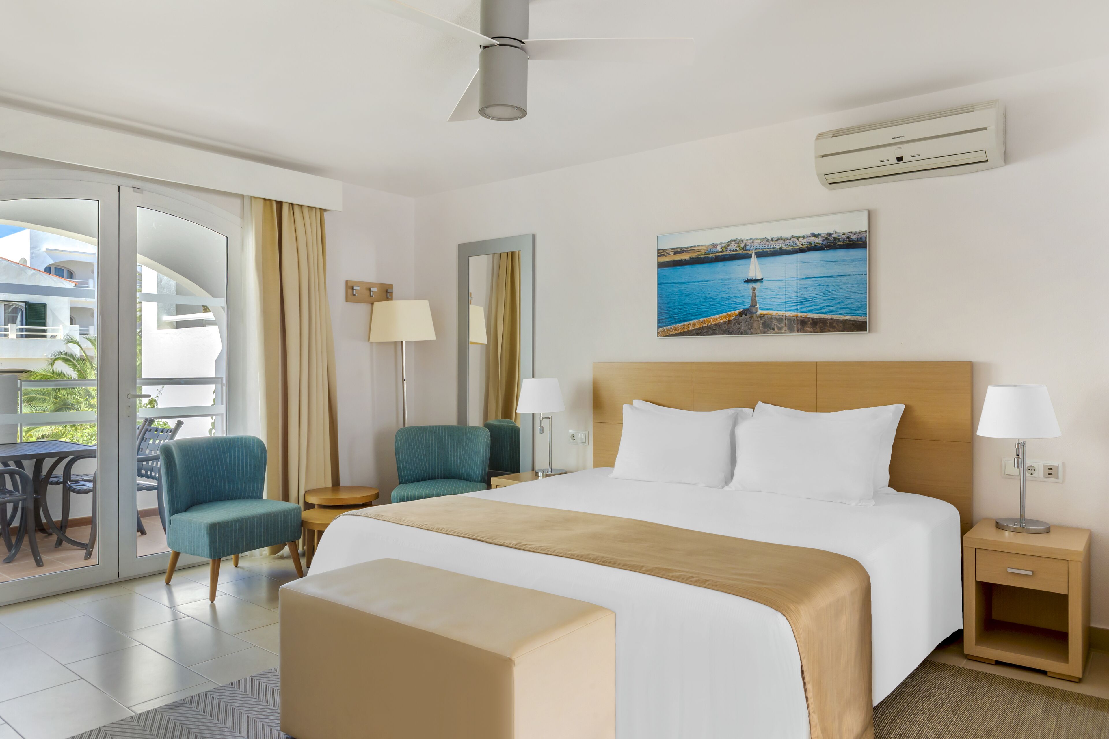 Studio, balkon | Pillowtop-bedden, een kluis op de kamer, een strijkplank/strijkijzer