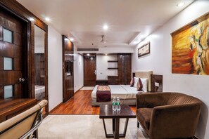 Memory-foam beds, individually decorated, individually furnished, desk - Le ROI Delhi (New Delhi)