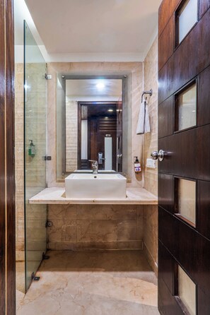 Chambre Exécutive Double ou avec lits jumeaux, 1 très grand lit | Salle de bain