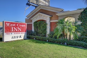 Front of property - West Coast Inn - Near Gem Theatre (Santa Ana)