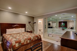 Living area - West Coast Inn - Near Gem Theatre (Santa Ana)