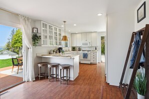 Luxury House | Private kitchen | Mini-fridge, microwave, coffee/tea maker, cleaning supplies