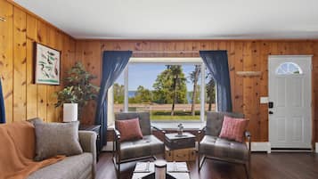 Panoramic-Ferienhütte | Wohnbereich | 50-Zoll-Smart-TV mit Digitalempfang, Fernseher, Streaming-Dienste