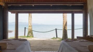 Body treatments, deep-tissue massages, massages on the beach