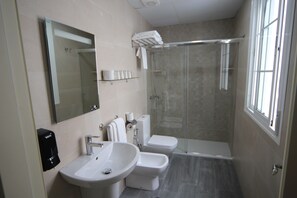 Quadruple Room | Bathroom | Hair dryer, towels