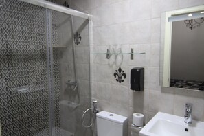 Secador de pelo, toallas