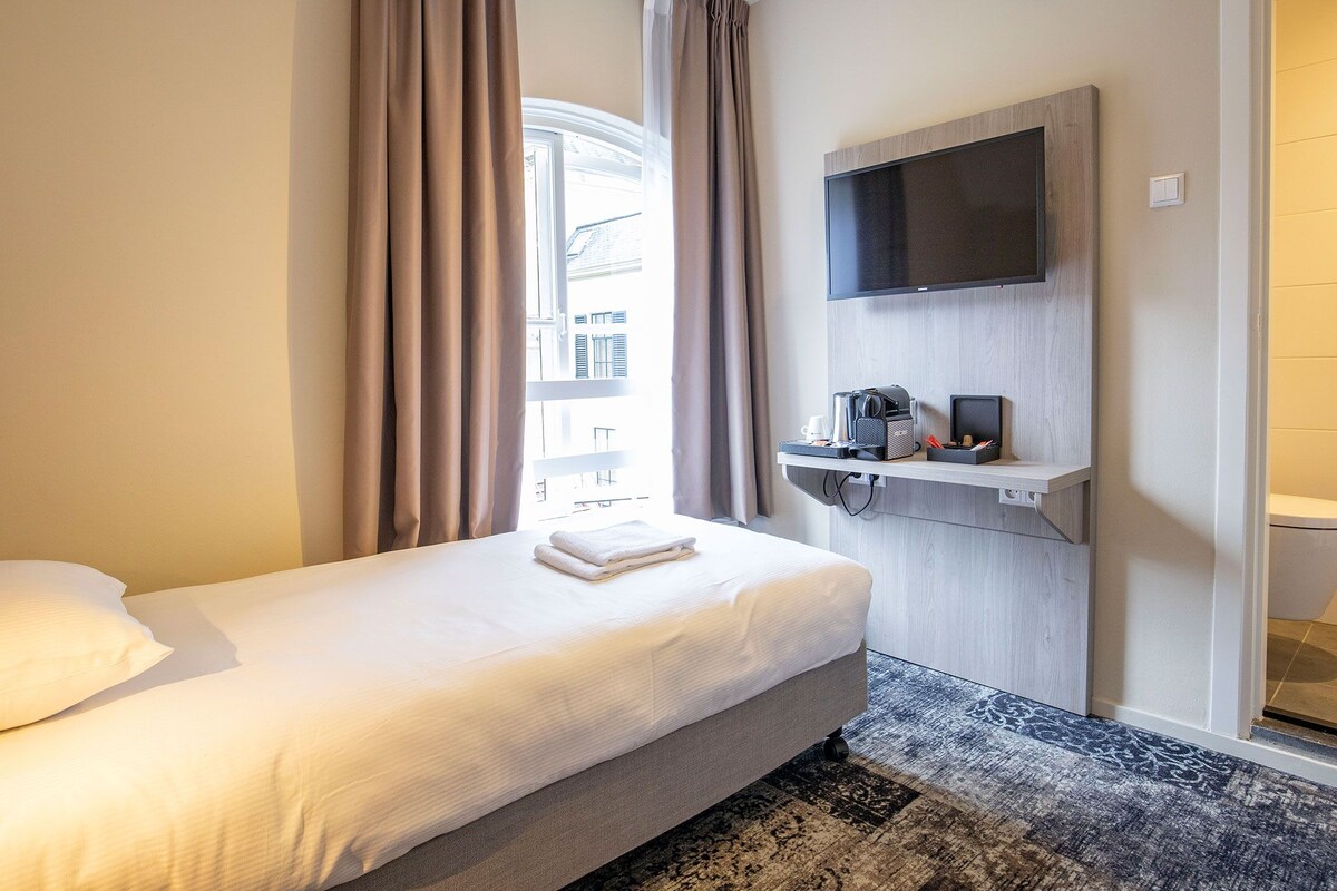 Single Room (with Shower)