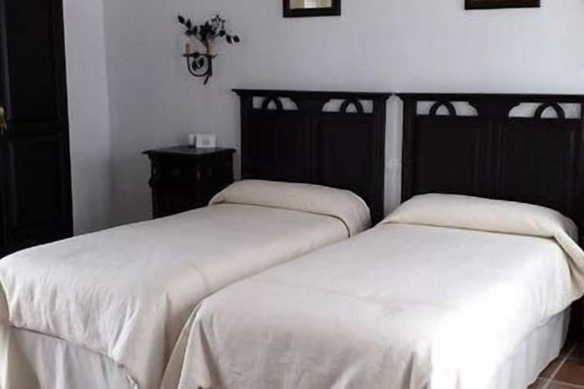 1 bedroom, desk, free WiFi