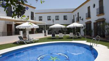 Outdoor pool, pool loungers