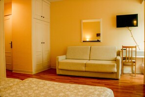 Double or Twin Room | Free cribs/infant beds, free WiFi