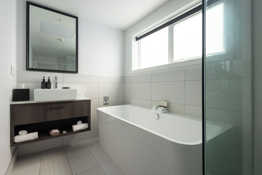 shower, rainfall showerhead, free toiletries, hair dryer