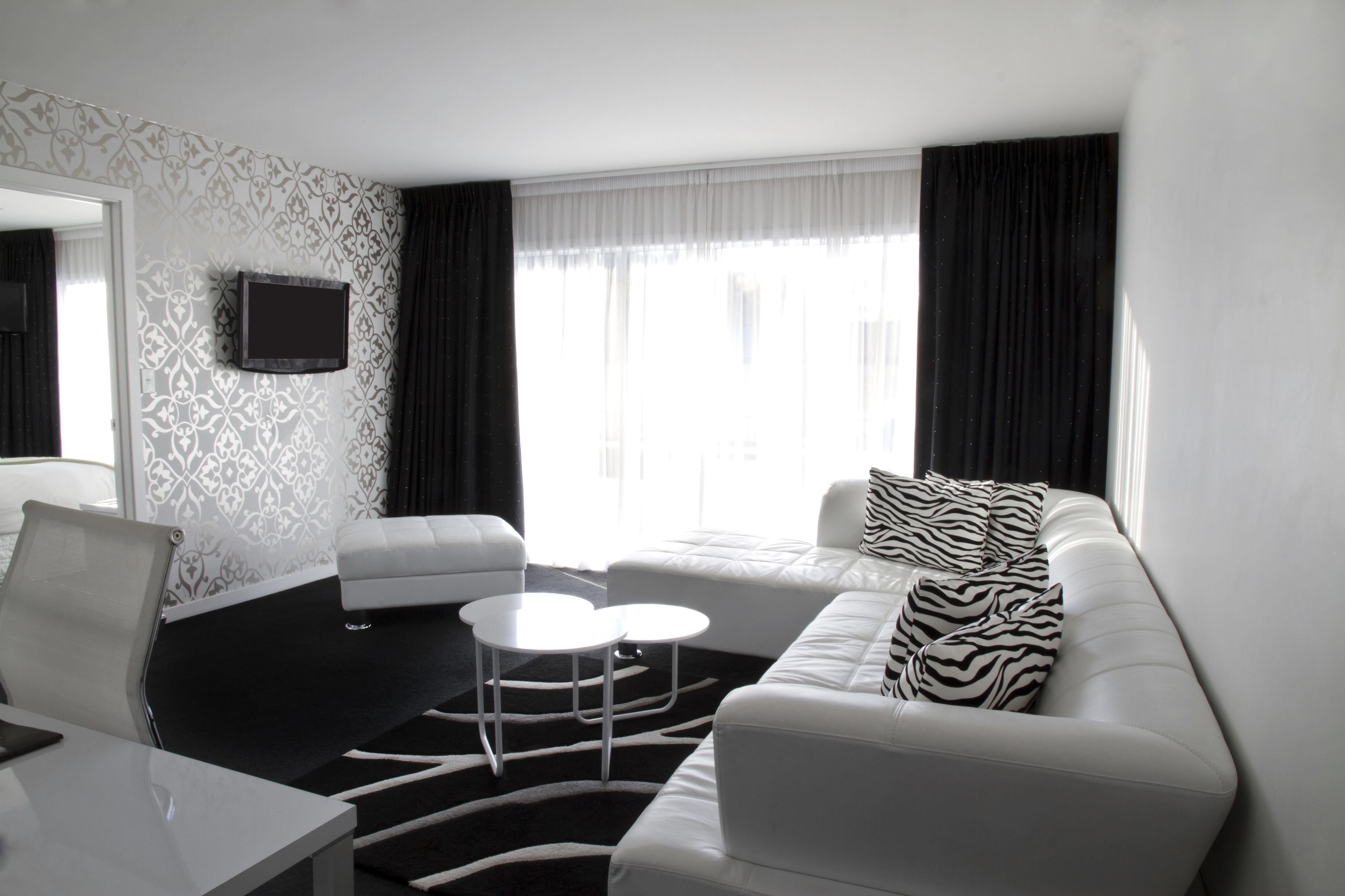 executive suite, 2 bedrooms | living area | lcd tv, dvd player