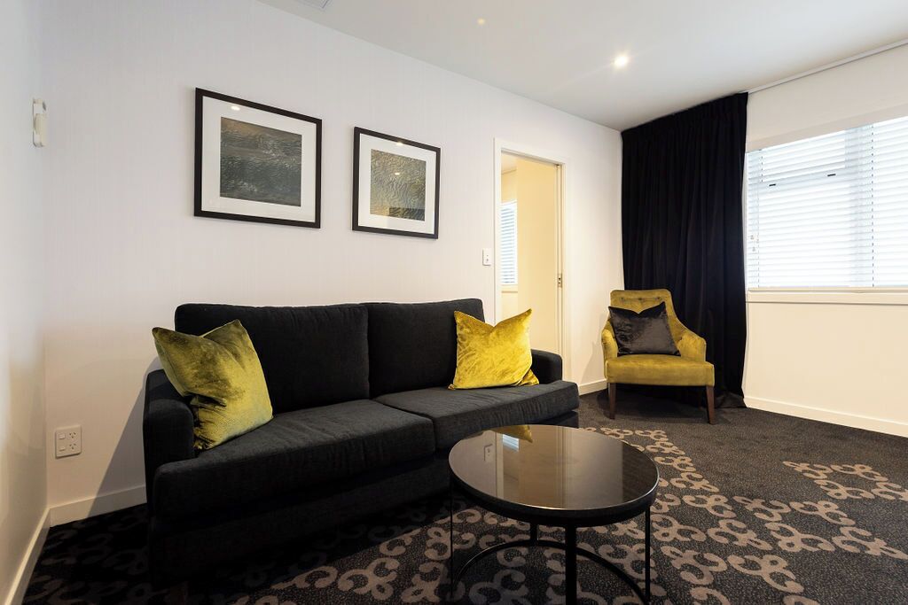 Junior-Suite, 1 Schlafzimmer | Wohnbereich | LCD-Fernseher, DVD-Player