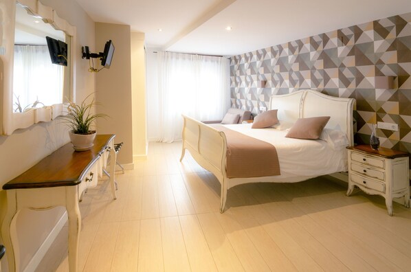 Daunenbettdecken, Zimmersafe, individuell eingerichtet, Schreibtisch