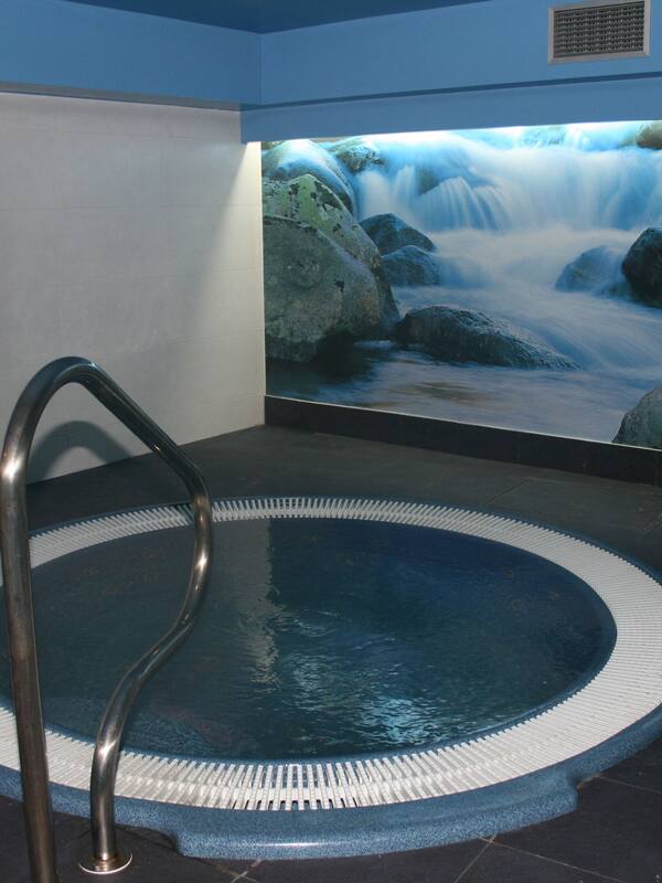 室內 SPA 浴池