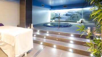 Een sauna, een spabad, lichaamsbehandelingen, hydrotherapie, body scrubs