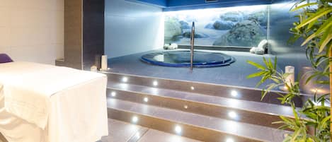 Sauna, Whirlpool, Körperbehandlungen, Hydrotherapie, Körperpeelings