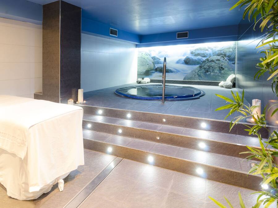 Sauna, hot tub, body treatments, hydrotherapy, body scrubs, massages