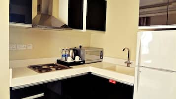 Studio | Private kitchenette | Fridge, coffee/tea maker