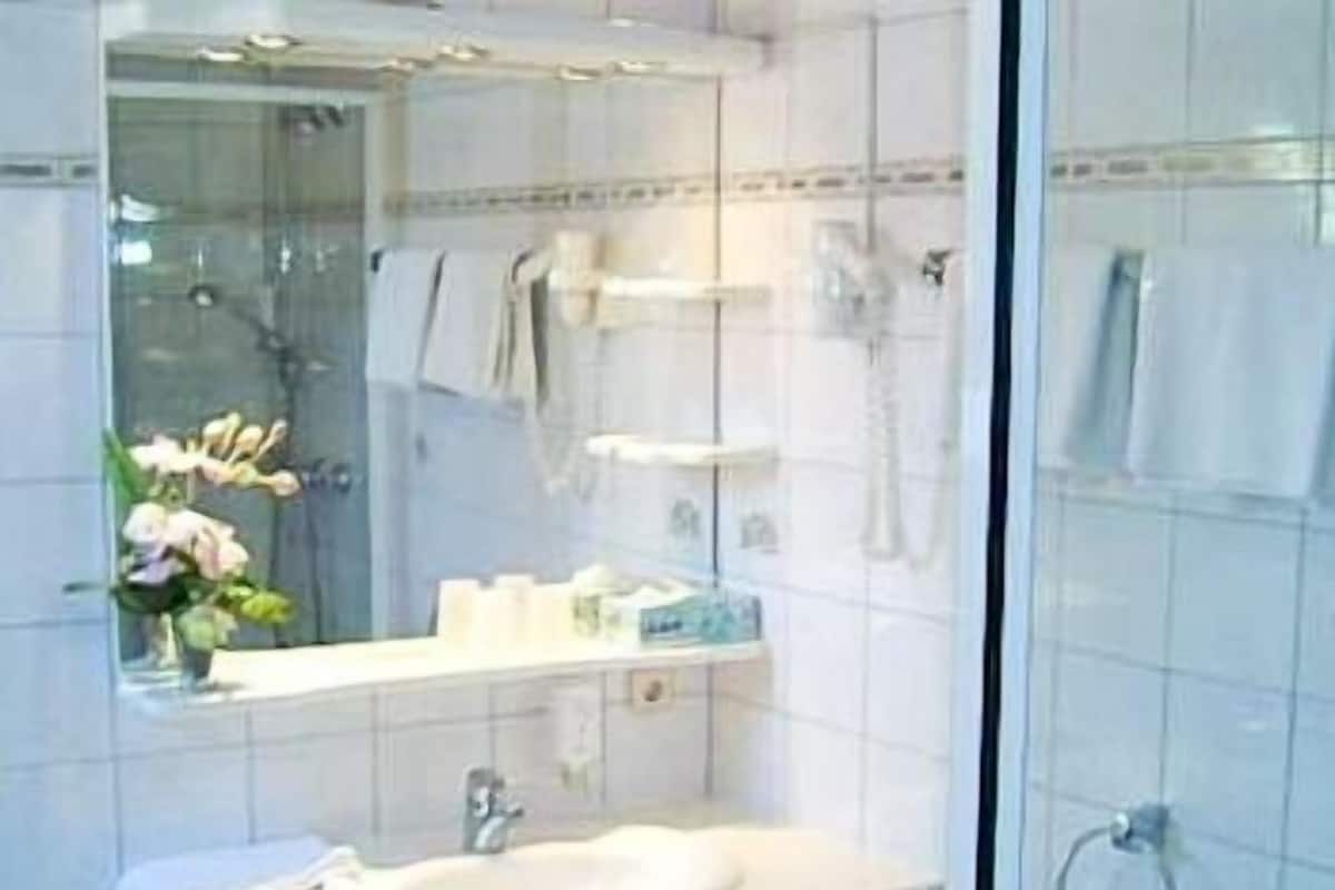 Doppelzimmer | Badezimmer