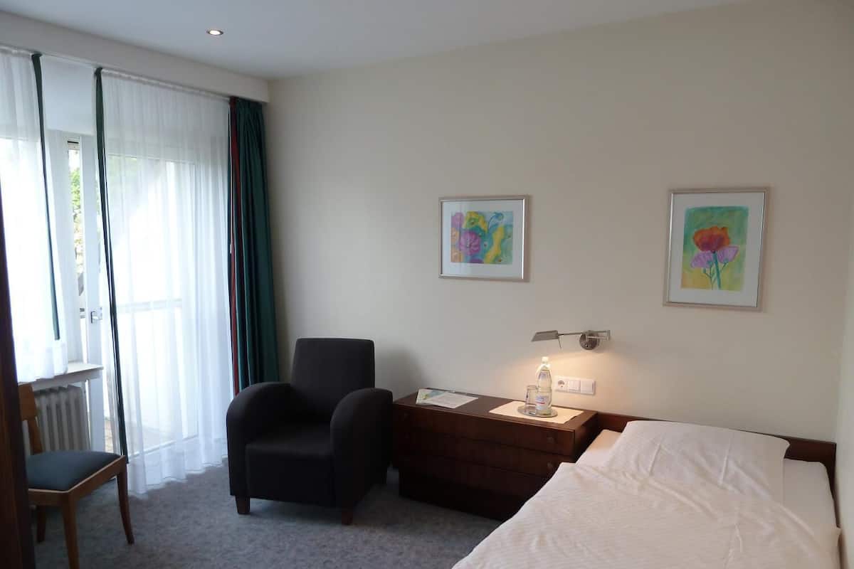 Single Room | Desk, cribs (free), rollaway beds (surcharge), WiFi (free)