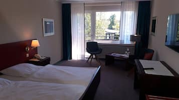 Double Room | Desk, free cots/infant beds, rollaway beds, free WiFi