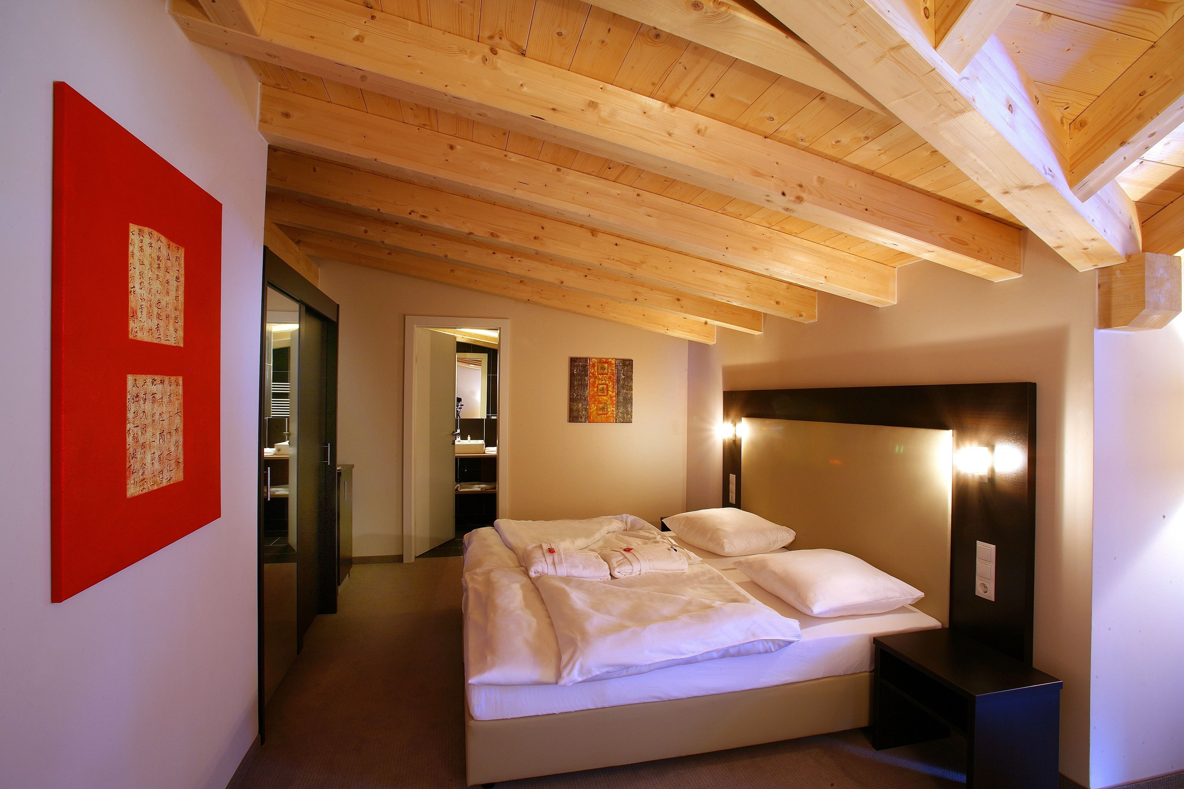 1 bedroom, in-room safe, desk, blackout curtains