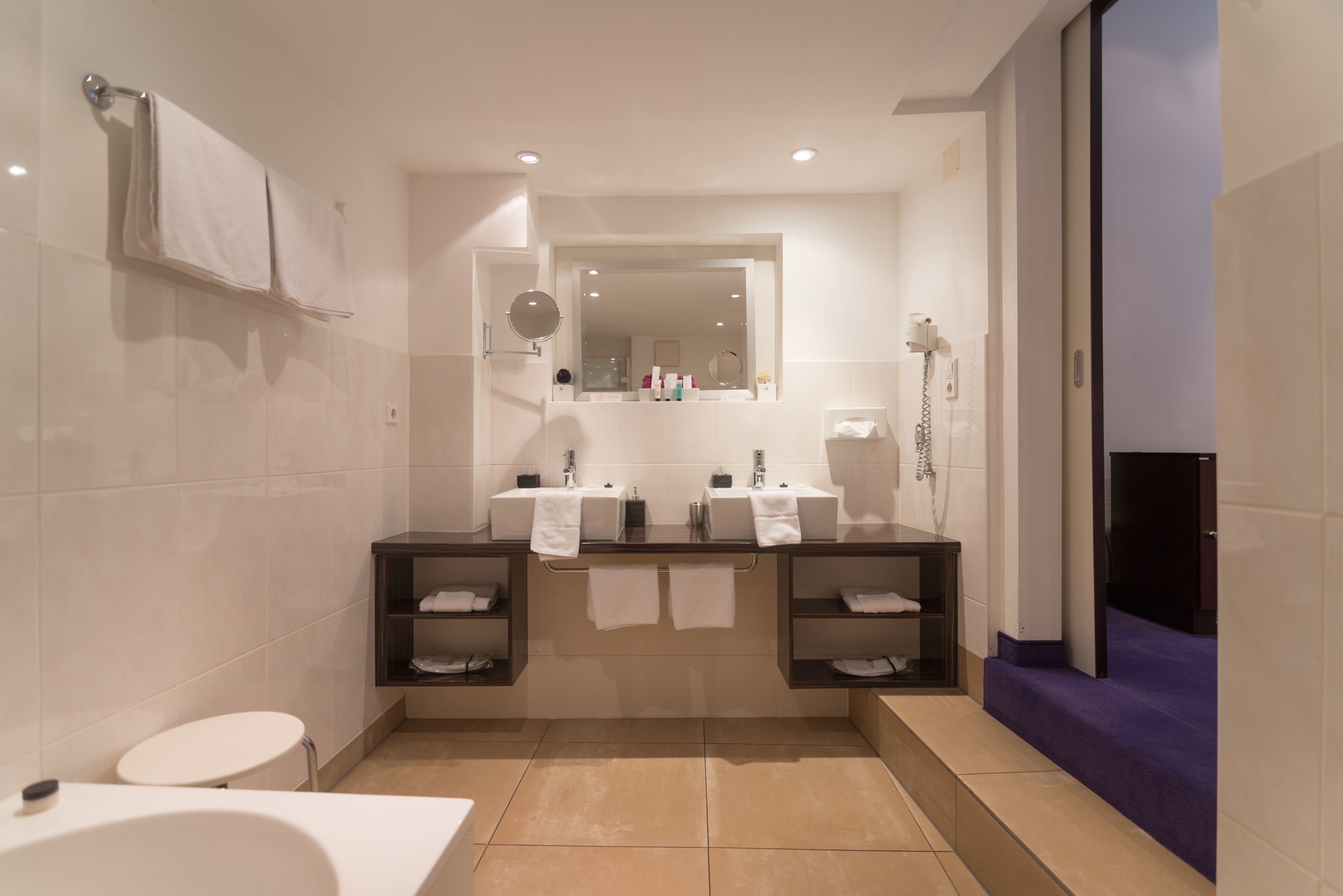 comfort double room | bathroom | free toiletries, hair dryer, towels