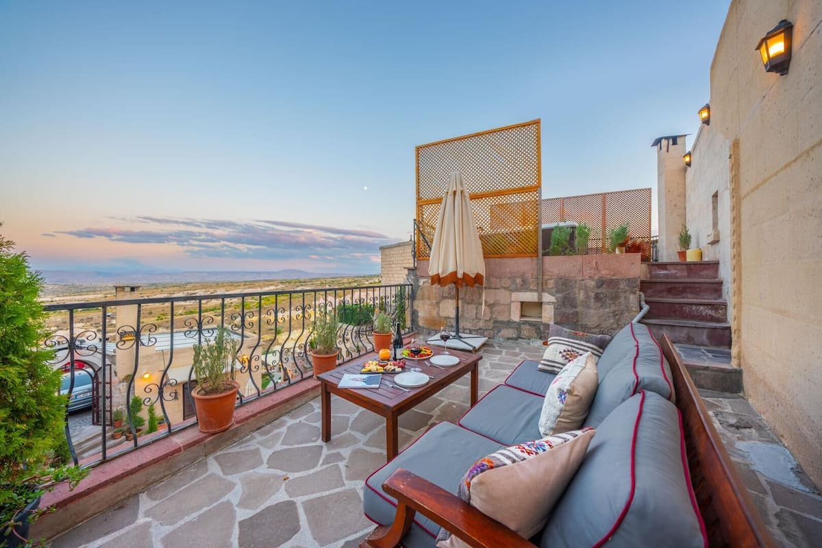 Deluxe Room with Outdoor Hot Tub and Fireplace | Literie de qualité, minibar, coffre-fort pour ordinateur portable