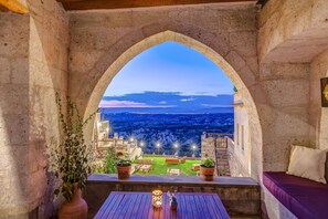 Terrace/patio - Hotel Taskonaklar Cappadocia - Special Class (Nevsehir)