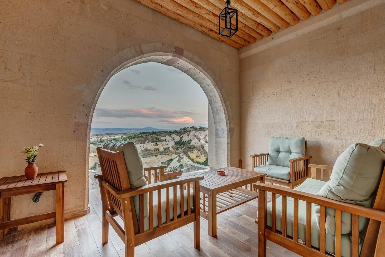 One Room Suite with Balcony and Fireplace | Terrace/patio