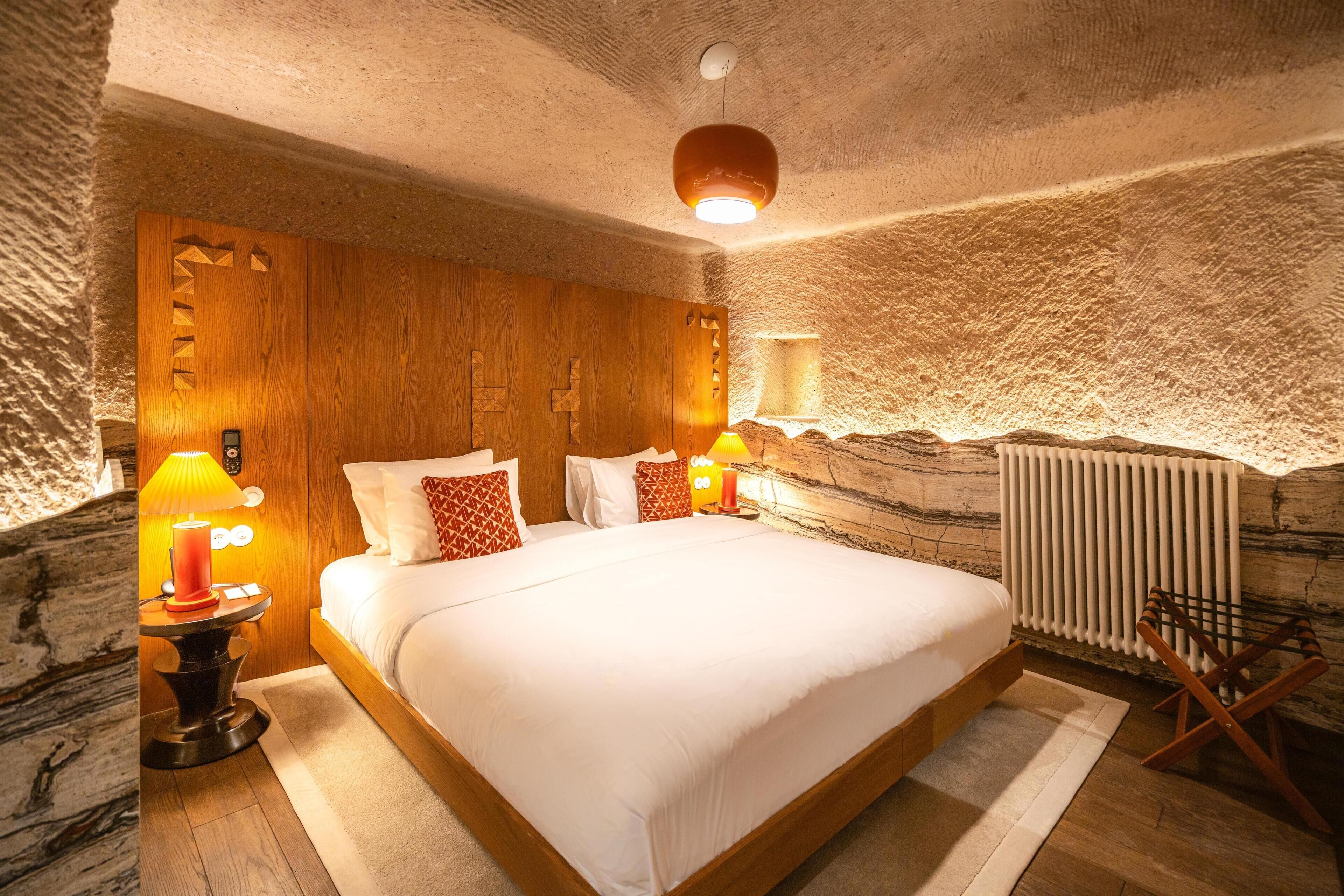 Junior Cave Suite with Fireplace