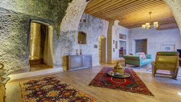 Family Suite | Living area | LED TV