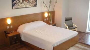 1 bedroom, minibar, desk, free WiFi